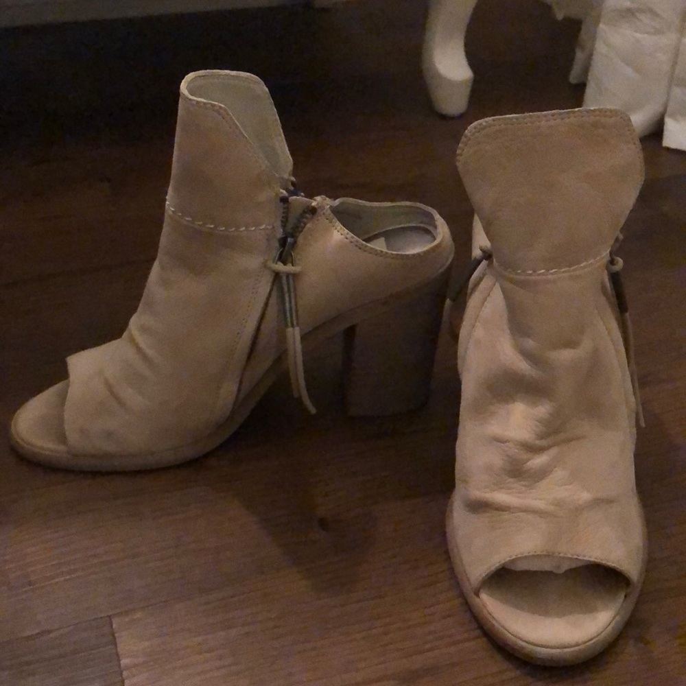 Dolce vita bone mules